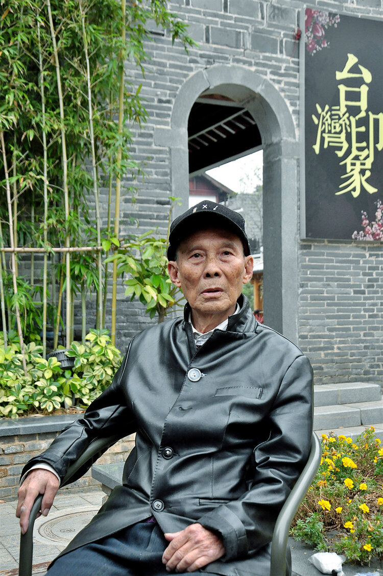 被老头爱上怎么办两老翁的独特激情，一场不平凡的感官之旅-第1张图片
