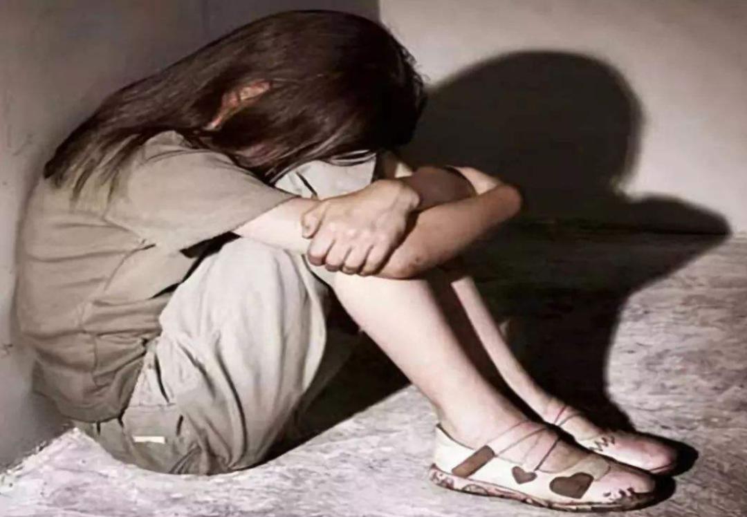 关于未成年人保护与健康网络环境的探讨——以美女脱十八岁以下内衣为视角
