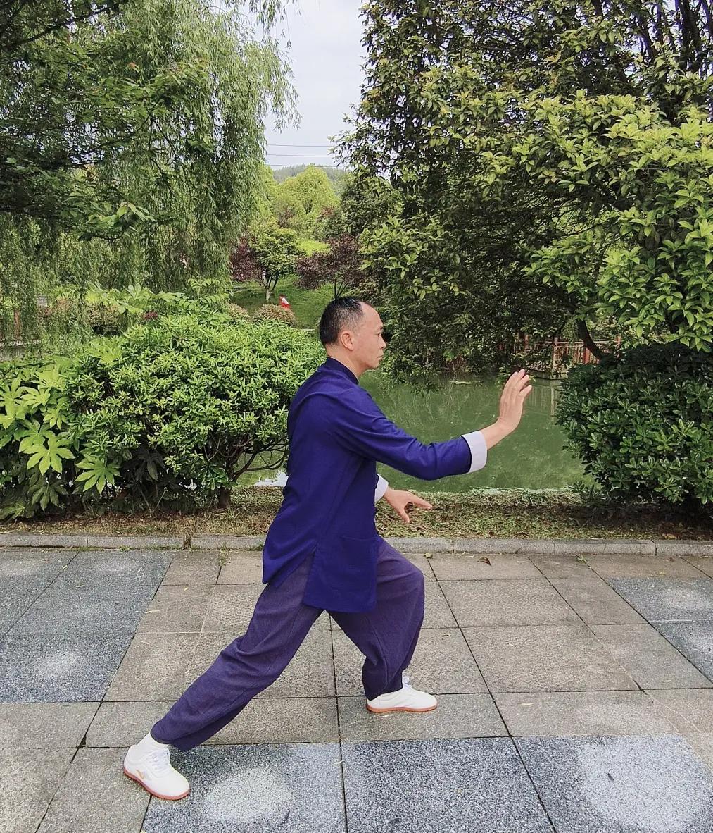 调整姿态，把腰抬一下，让生活重新流动