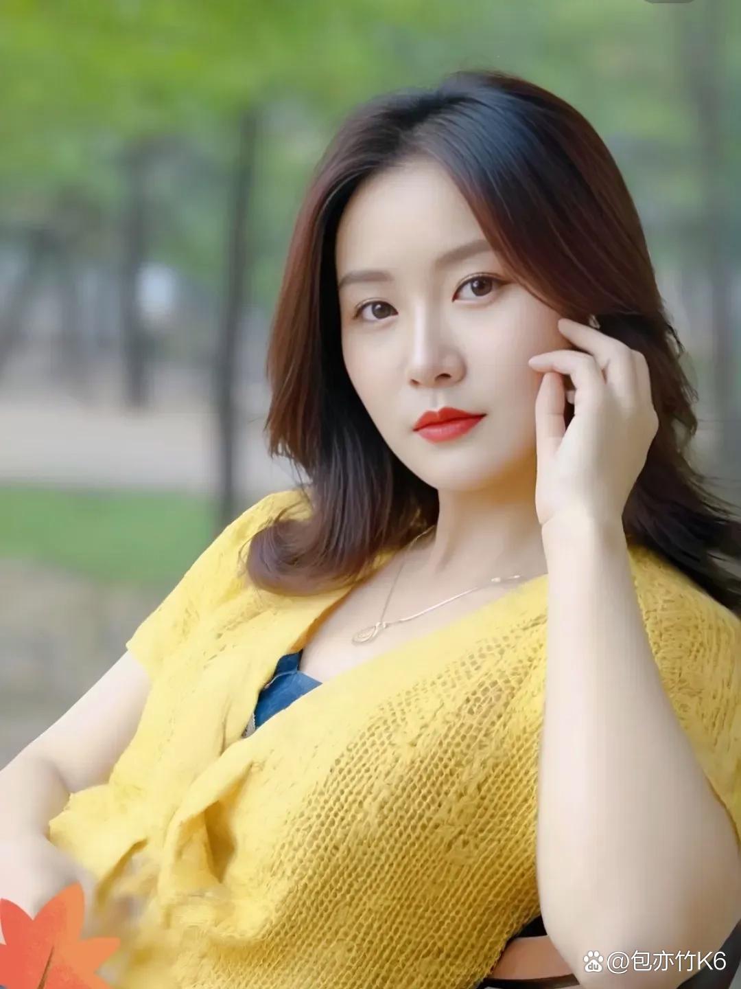 美女脱一净二静无内衣美女之美，脱一净二静无内衣的独特魅力-第2张图片