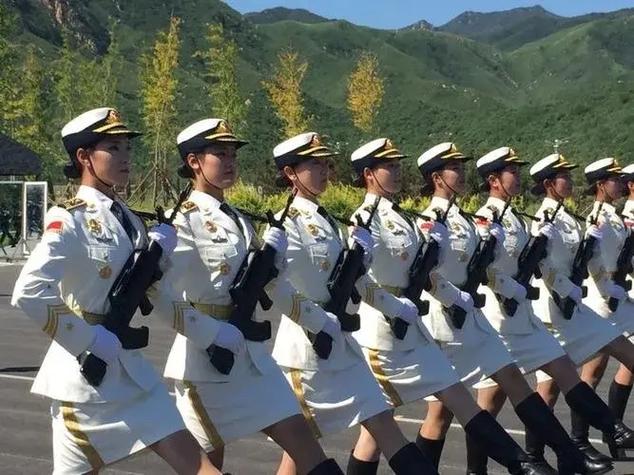 战斗种族女兵最美战斗种族，坚韧不拔的生存力量-第3张图片