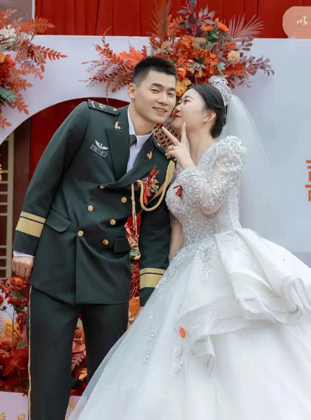 去老公部队探亲穿什么衣服探亲之旅，与军人的甜蜜挑战-第2张图片