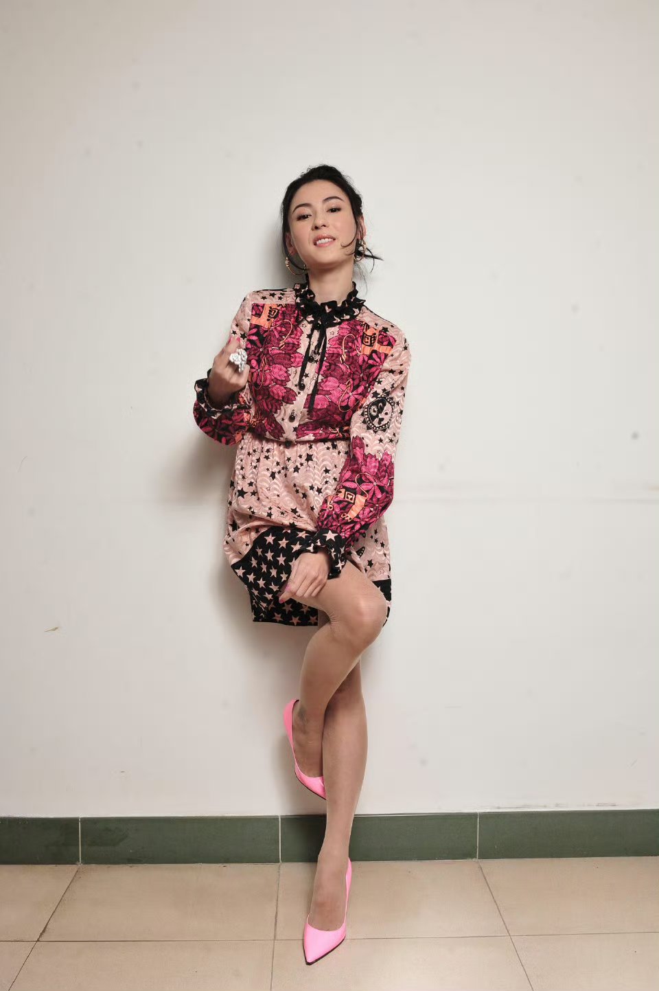 张柏芝油画图片张柏芝油画，艺术之美与明星魅力的碰撞-第2张图片