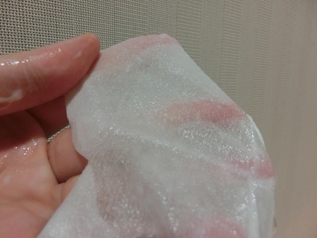 一边亲着一面膜下奶得感觉怎么样亲吻面膜下的奶水，一次独特的体验