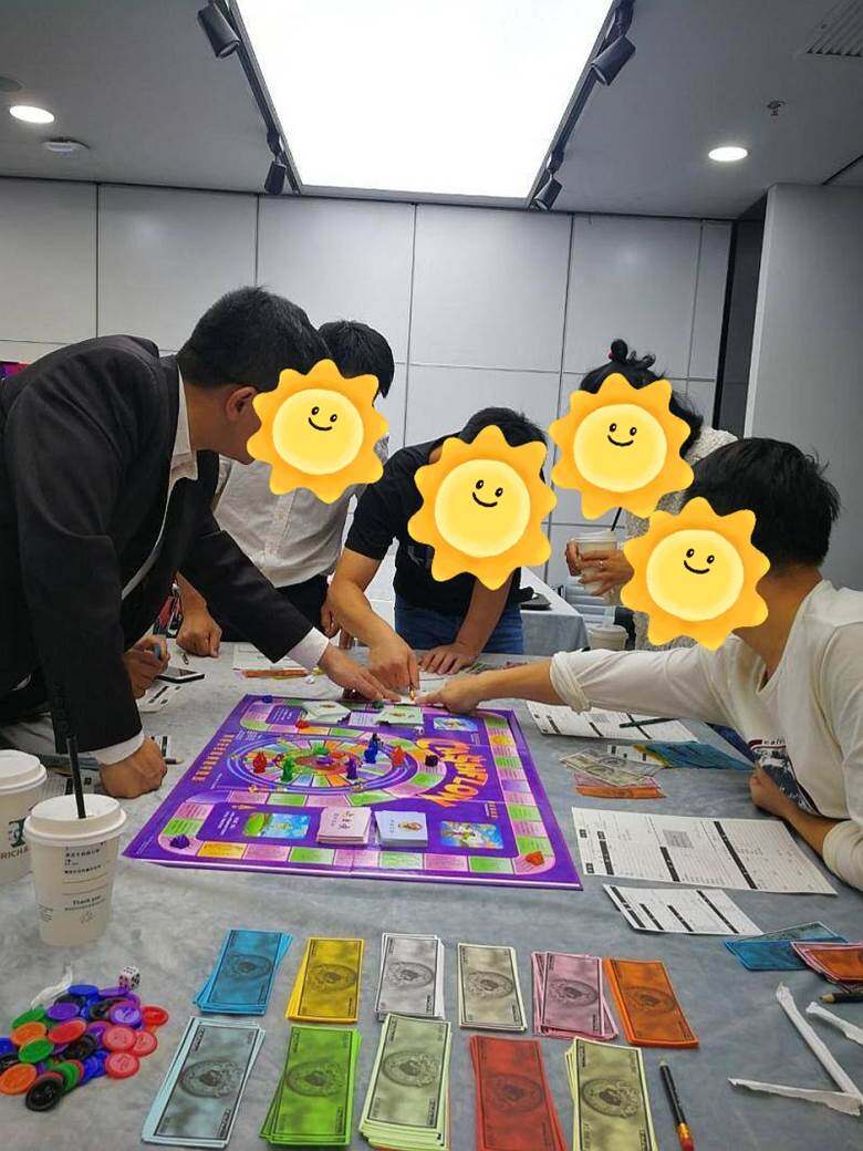 现金流游戏少儿版和成人版现金流游戏成人版，解锁财富智慧的新途径-第2张图片