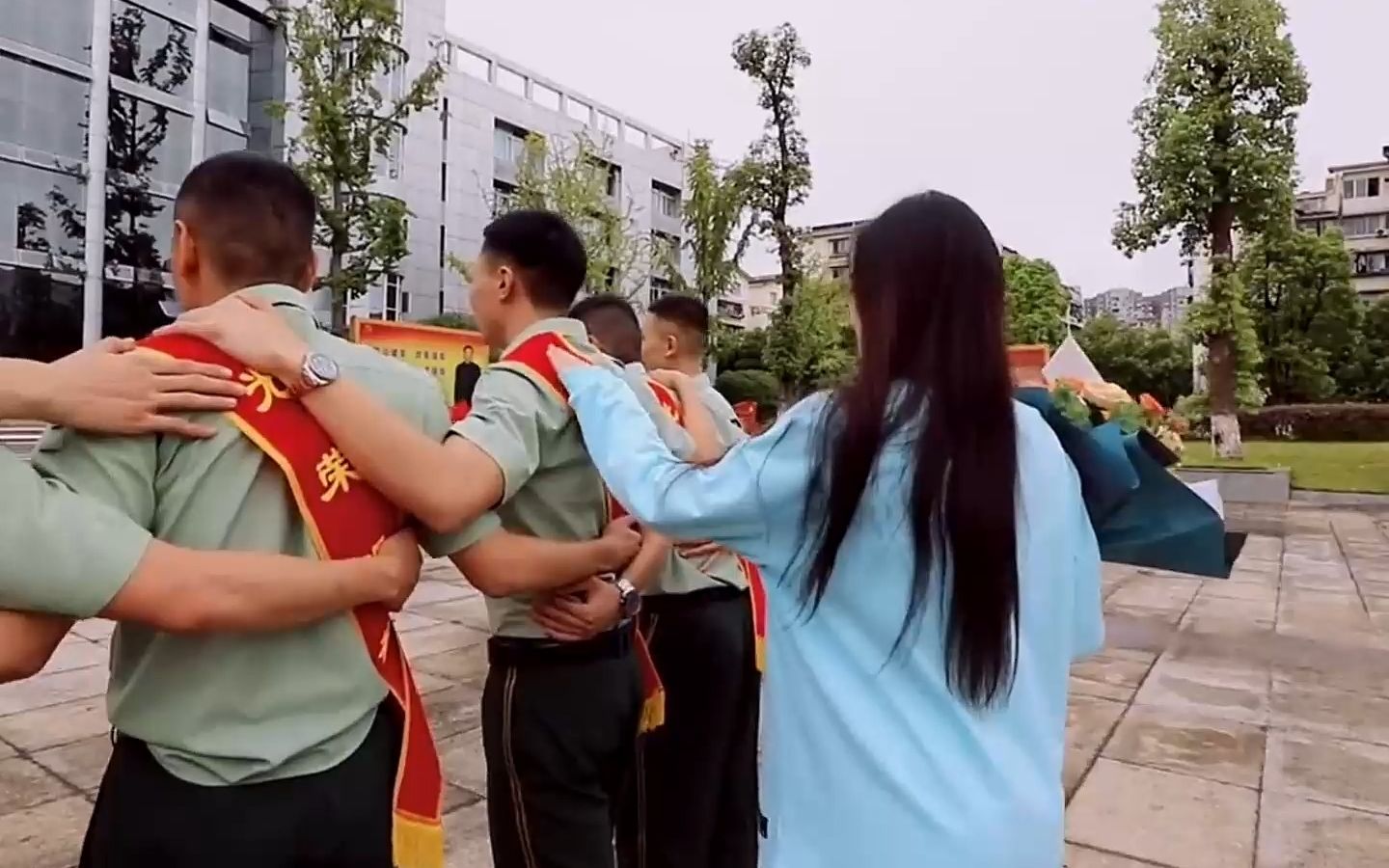 异地恋见面时的疯狂瞬间