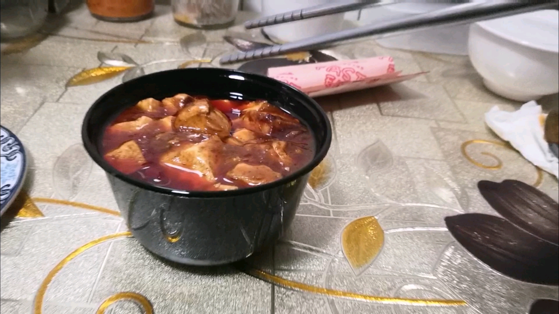 校霸在小树林请我吃麻辣烤肠的奇妙经历-第2张图片