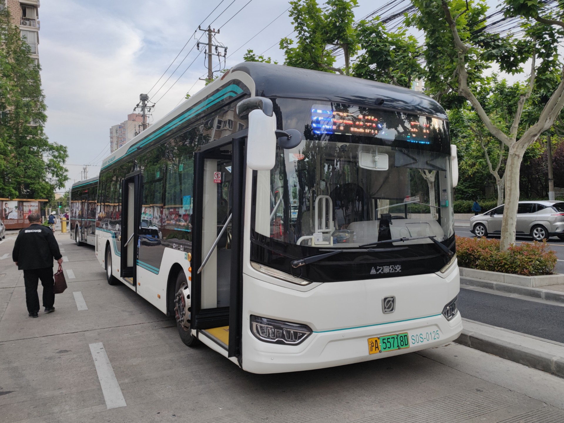 公交韵云与小健的都市传奇