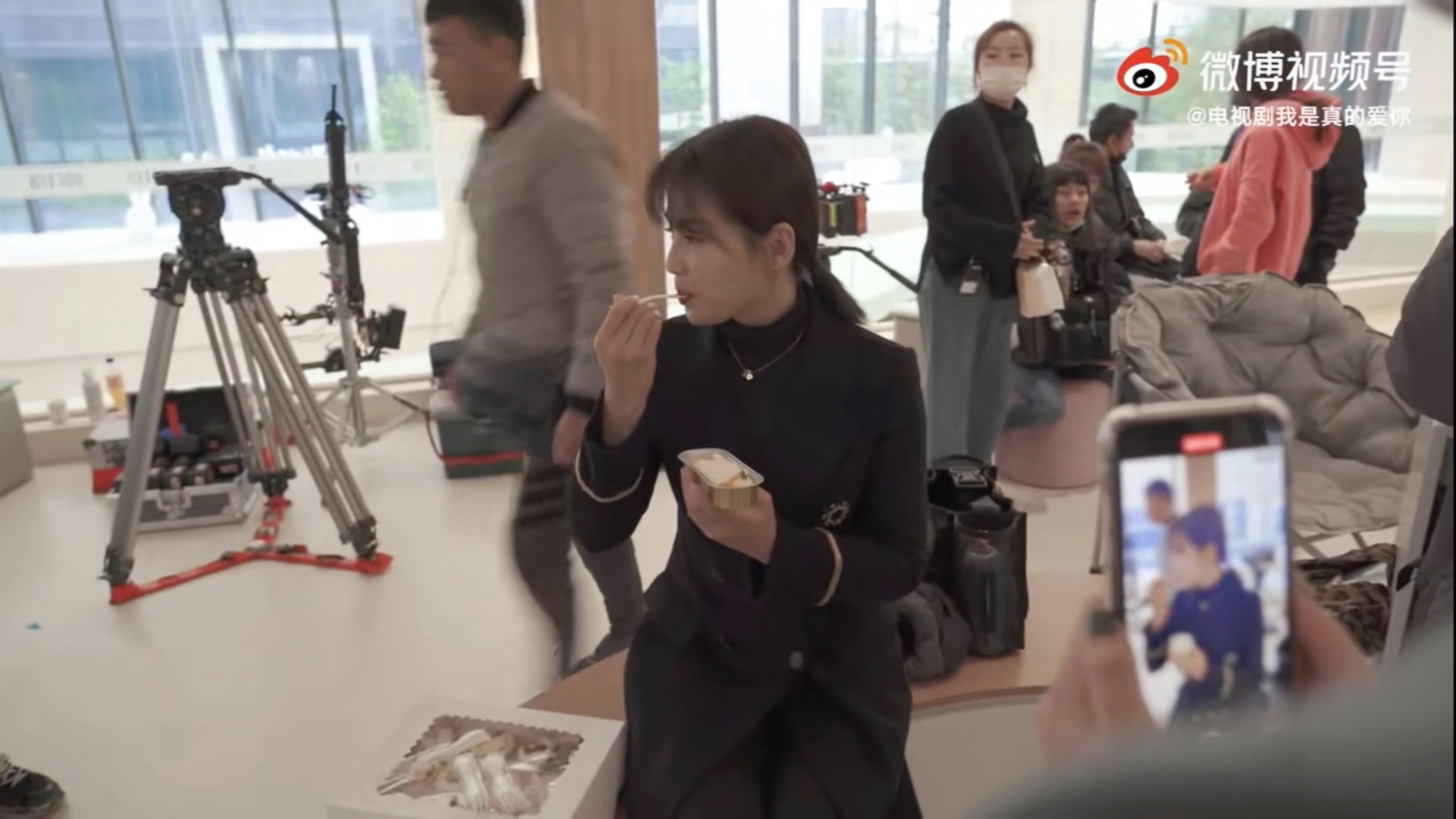 花野真衣和刘涛真像花野真衣，璀璨的星光舞者-第2张图片