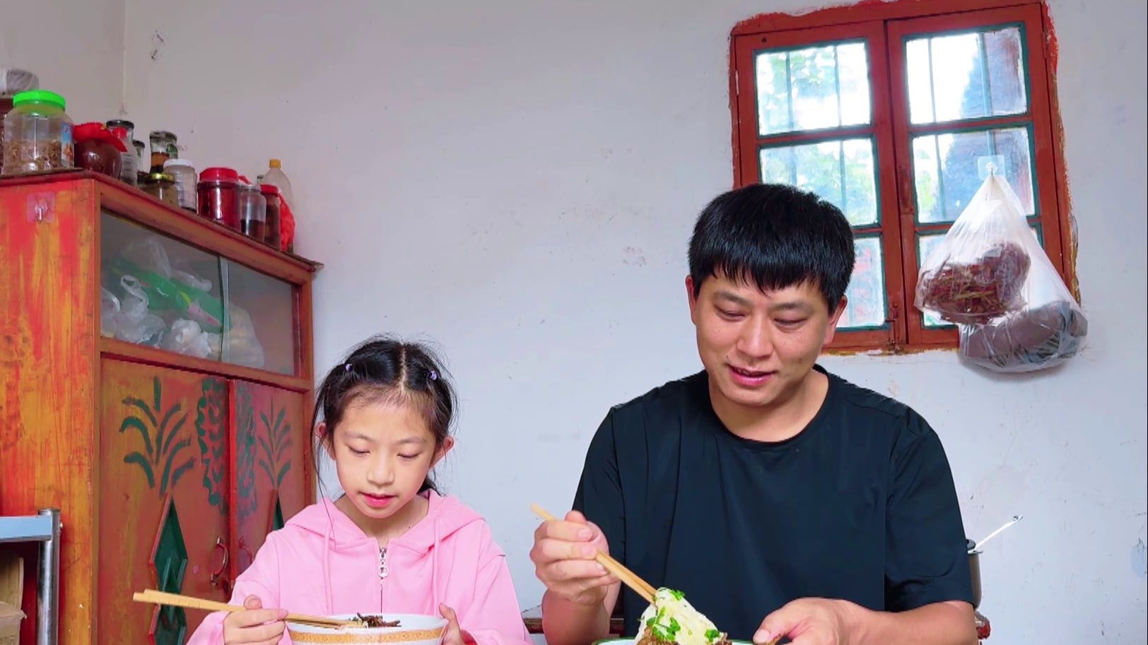 回娘家白天像父女晚上像夫妻性饥渴的风流退休老妇，探索背后的社会与心理因素-第1张图片