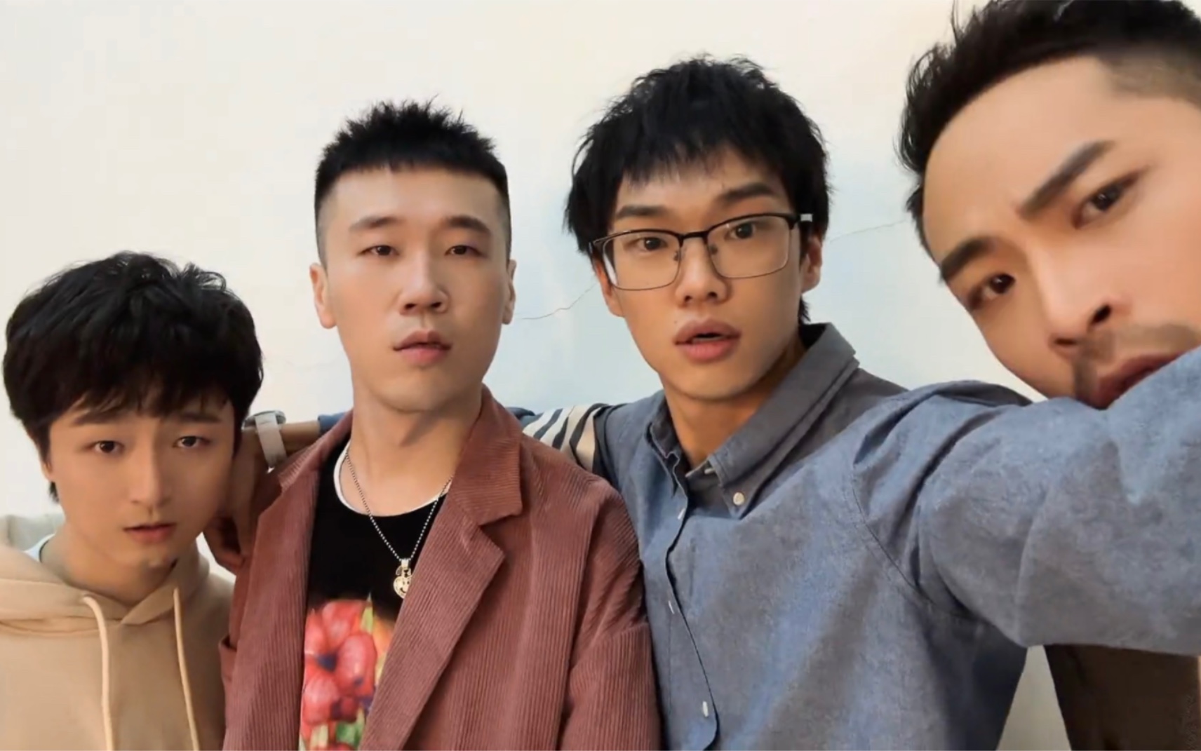 一人一狗卡了六个小时视频一人一狗卡六小时，一段难忘的视频经历