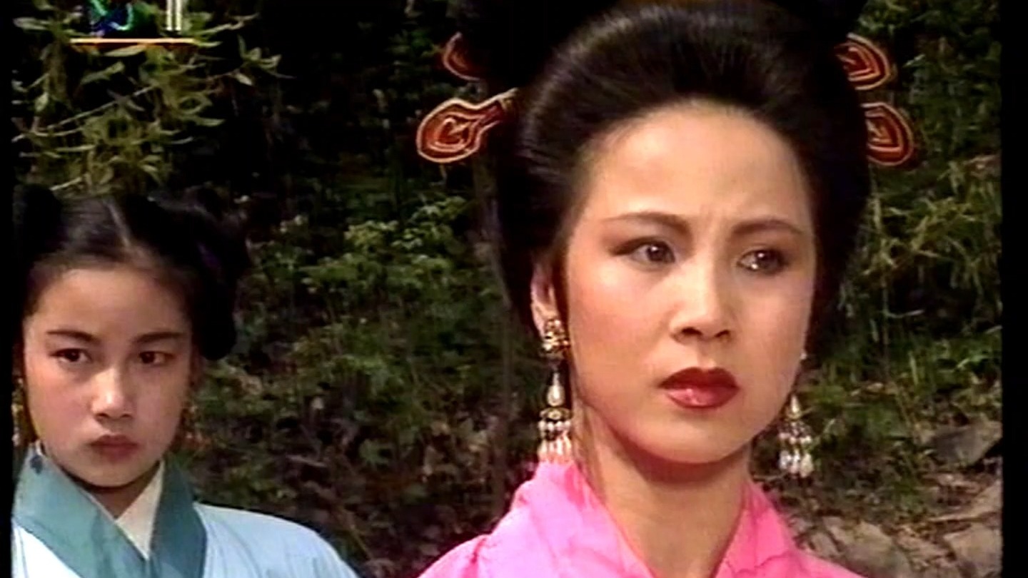 孙尚香蹲下给刘禅辅导功课孙尚香蹲下身，为刘禅的学业之路点亮明灯