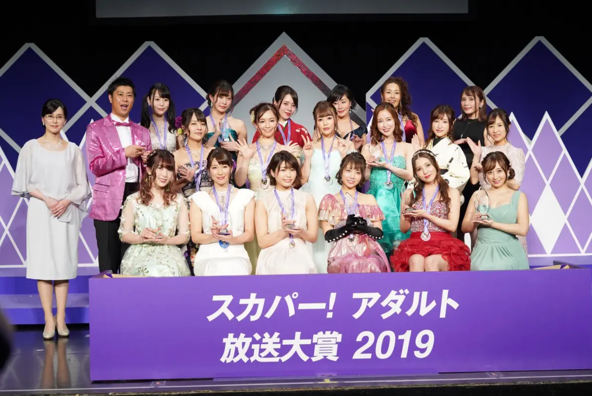 筱田优主演的电影家政主妇篠田优，才华横溢的艺人之路