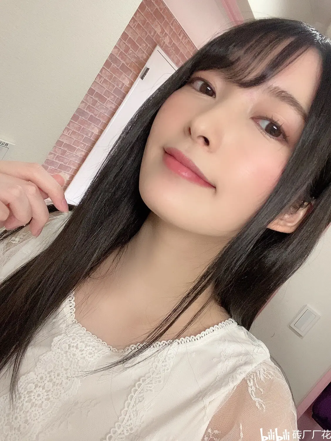 上村佳奈上村佳奈，才华横溢的演艺之星
