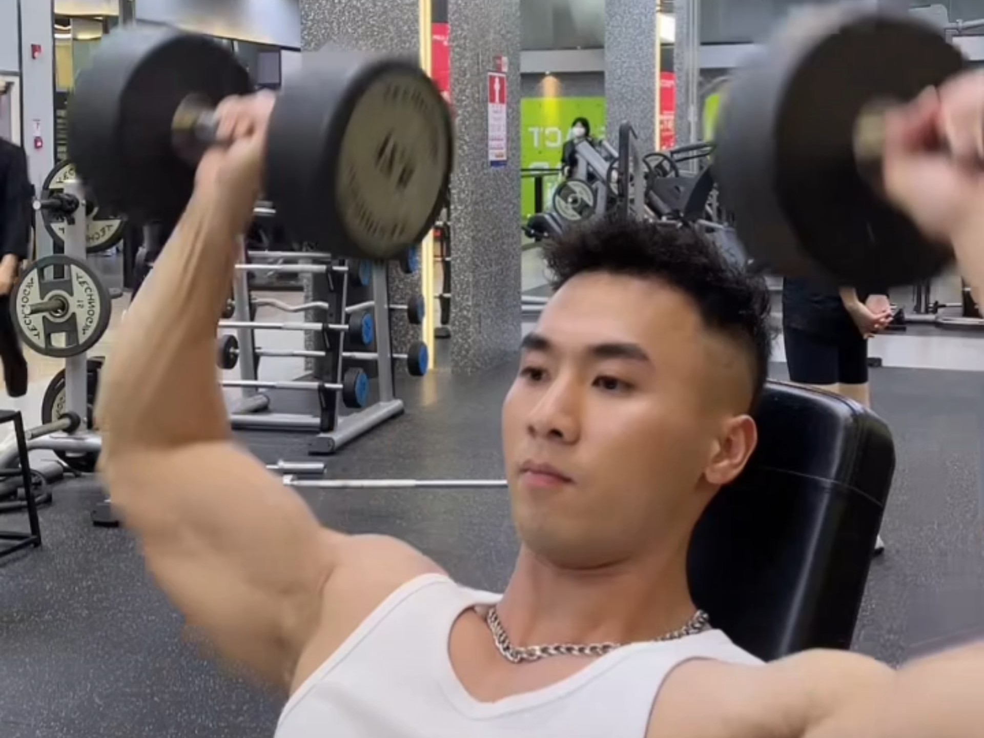健身教练，你的肌肉为何如此发达？-第1张图片