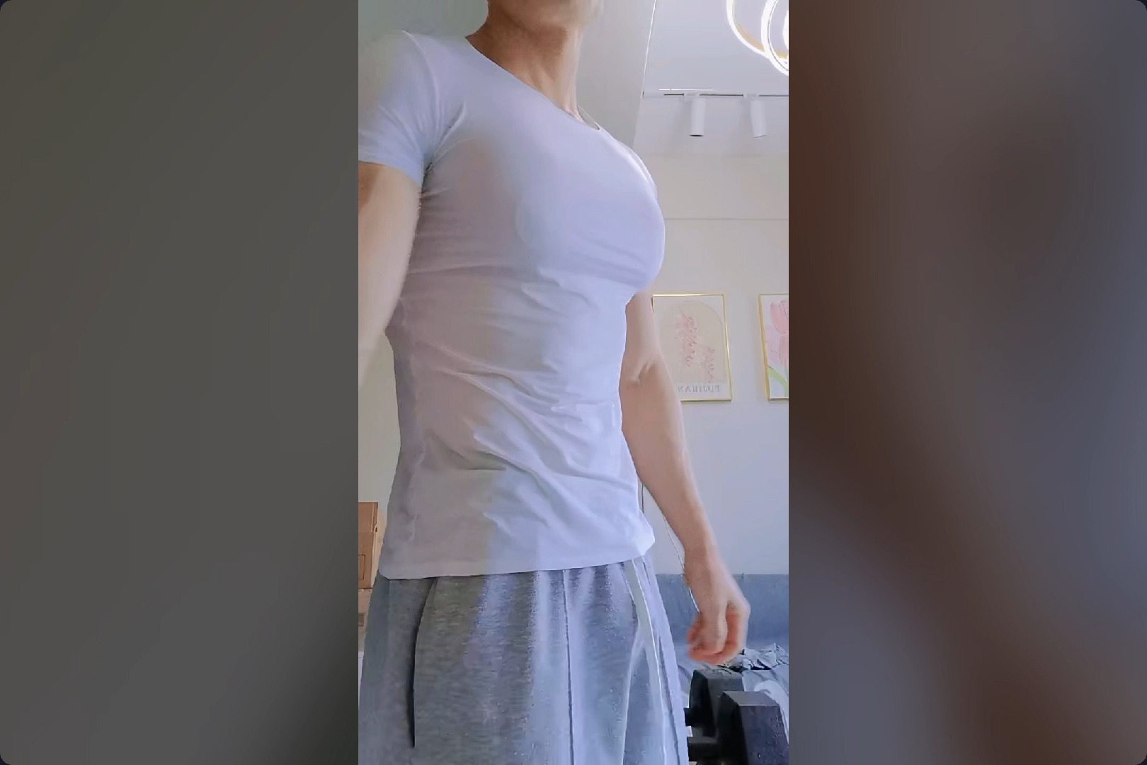 探索大胸直播的魅力，撕开奶罩，揉吮奶头