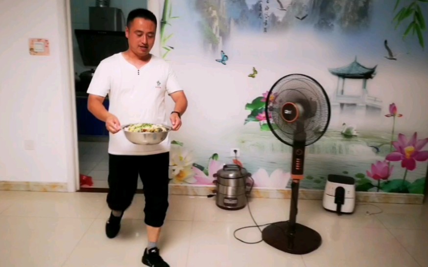 小伙子喷酒小伙狂喷30分钟，一场意外的网络直播-第1张图片