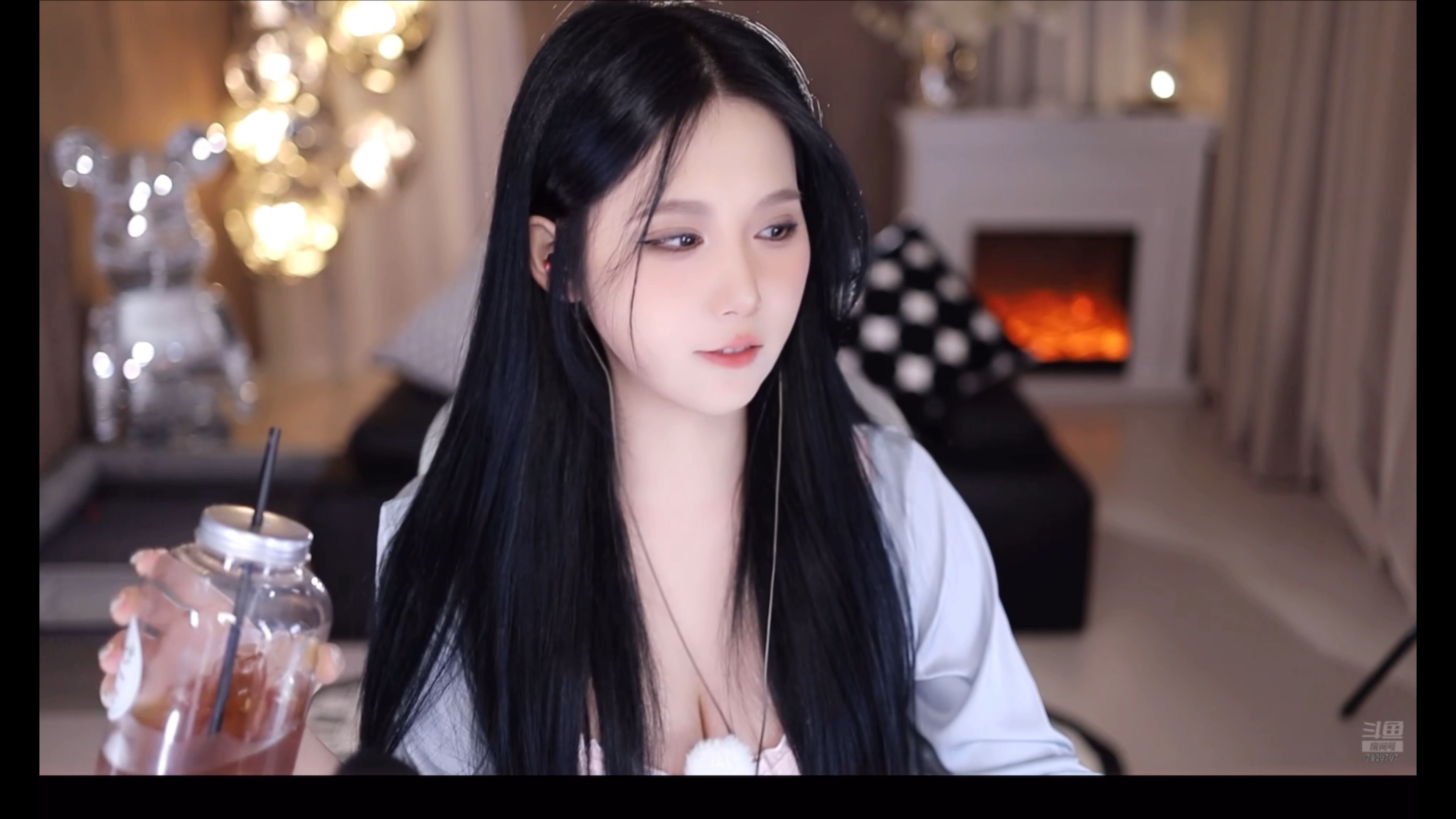 韩国主播朴妮唛最火的一句韩国主播朴妮唛，网络直播的璀璨之星