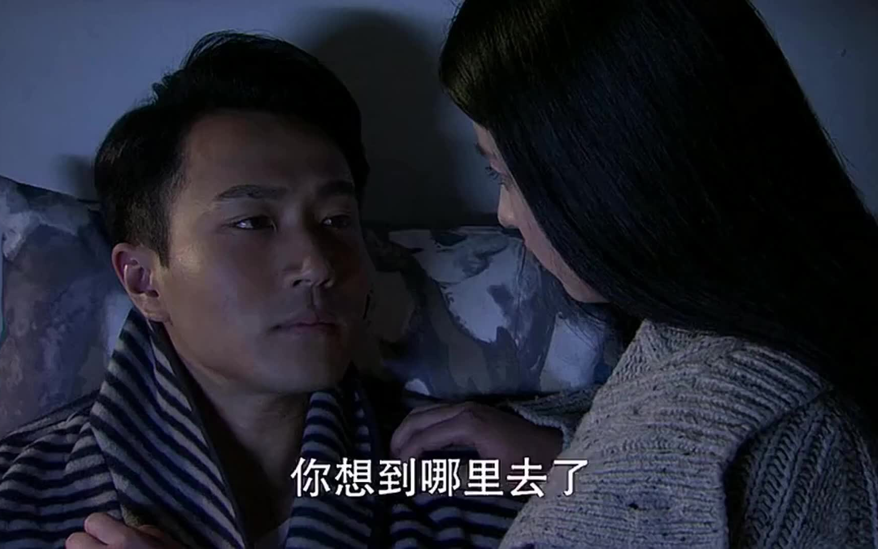 千山暮雪下的浴缸浪漫——一场深情的吻戏-第2张图片