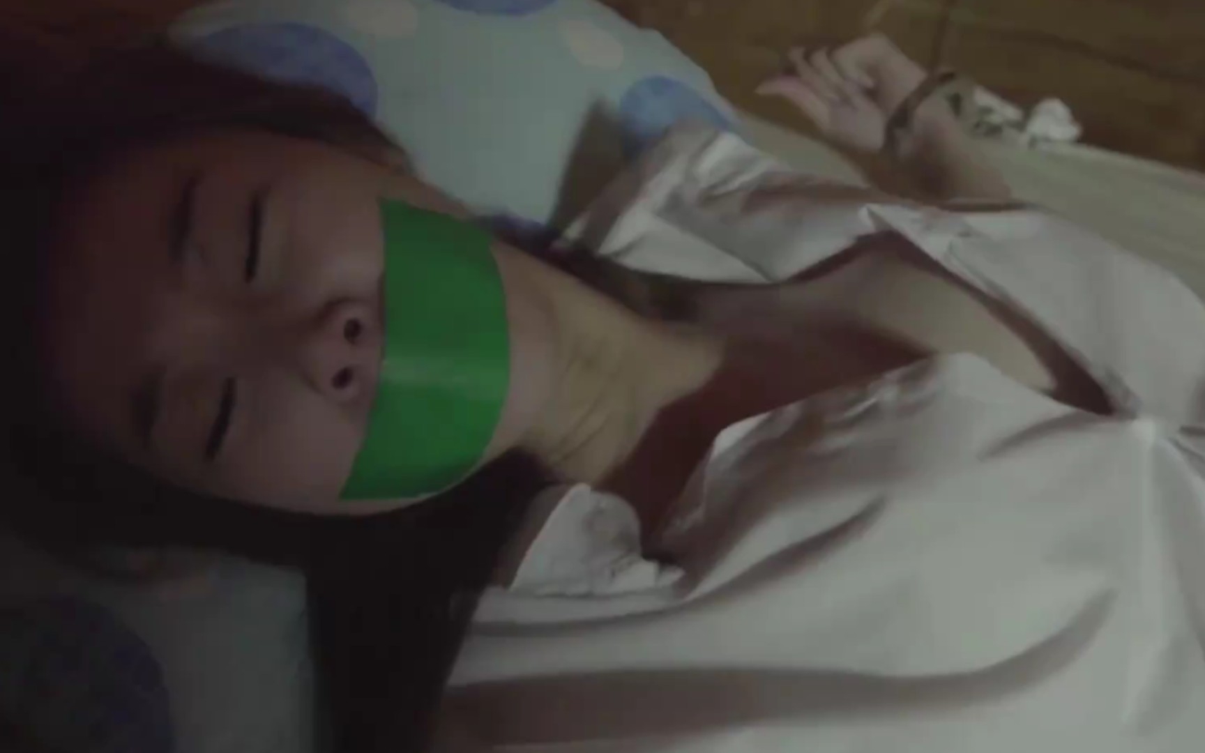 晚上做运动打扑克声音疼的夜幕下的活力与娱乐，晚上做运动与打扑克的声音