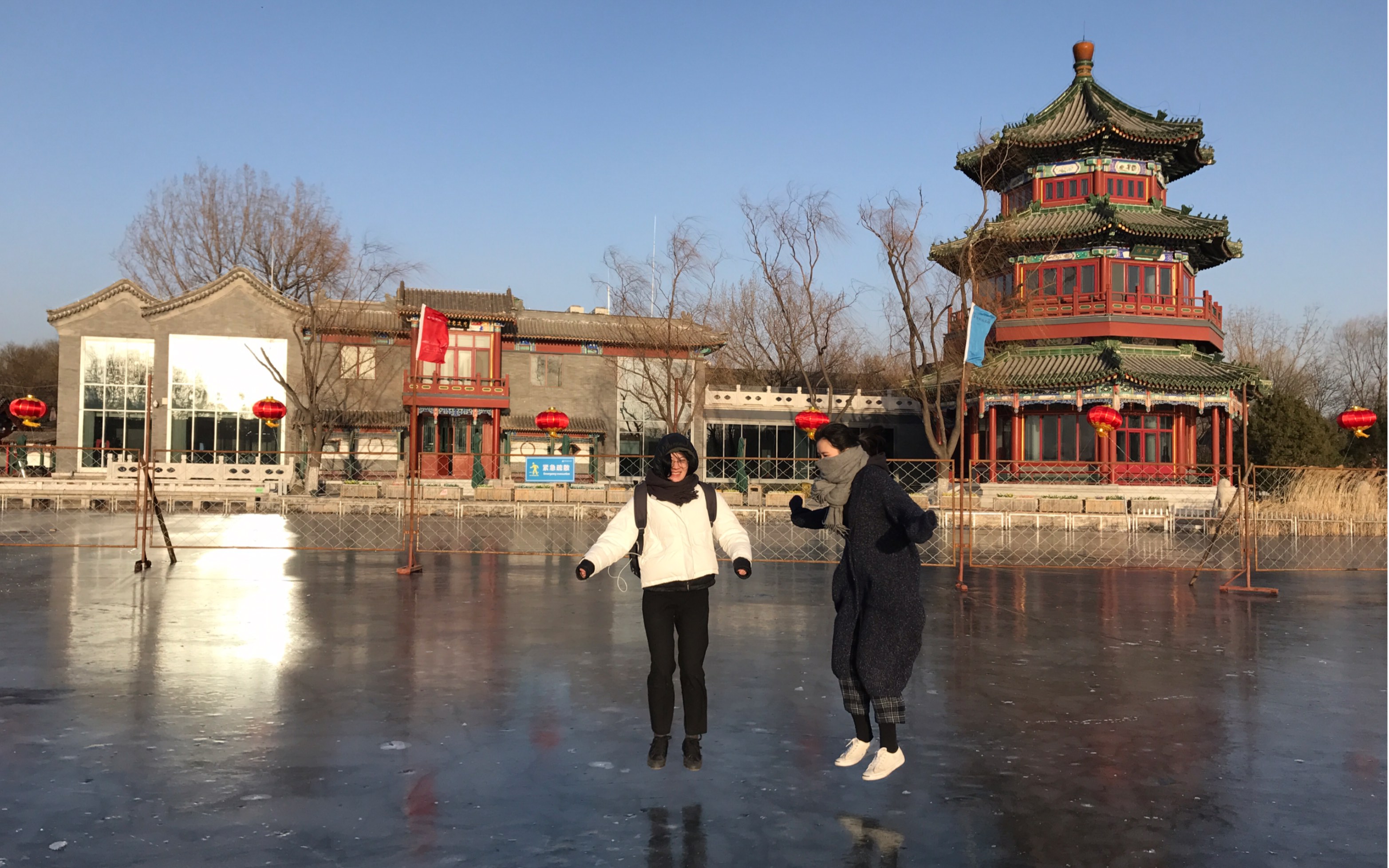 小芳和父亲十五的月亮十六圆小芳与父亲共赏十五的月亮十六圆