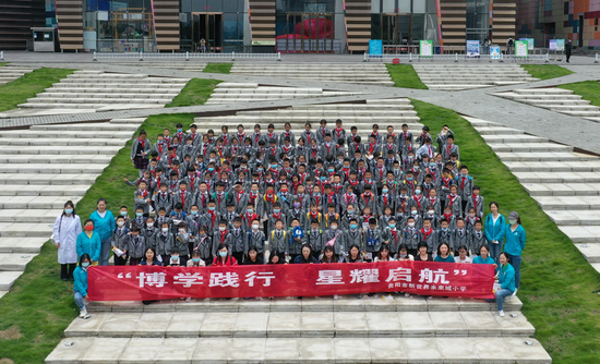 探索随处做X的世界学校