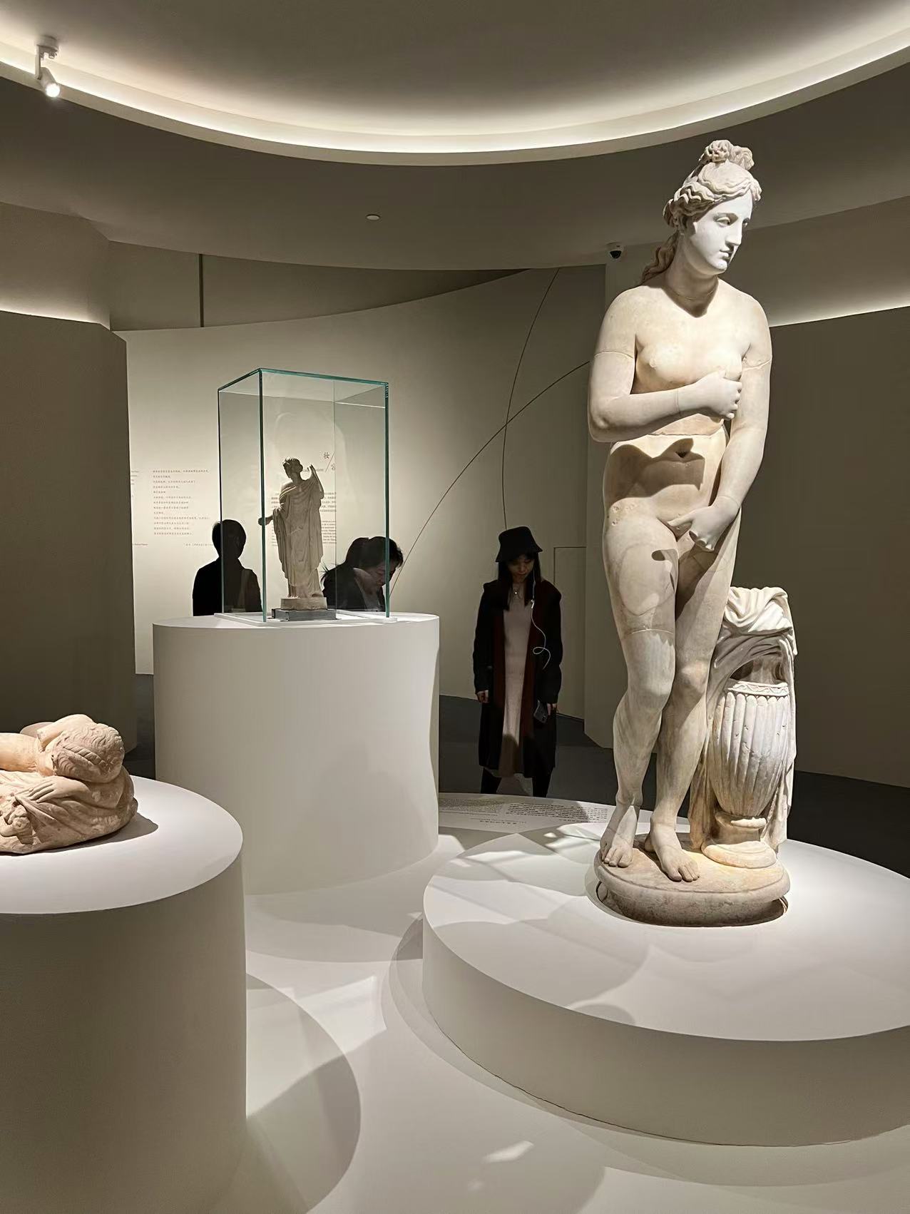女女女hd探索女性之美——女女女HD的多元视角-第2张图片