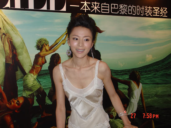 撩起裙子从后面_第1集撩起裙摆的那一刹那——背后的故事与美丽瞬间-第1张图片