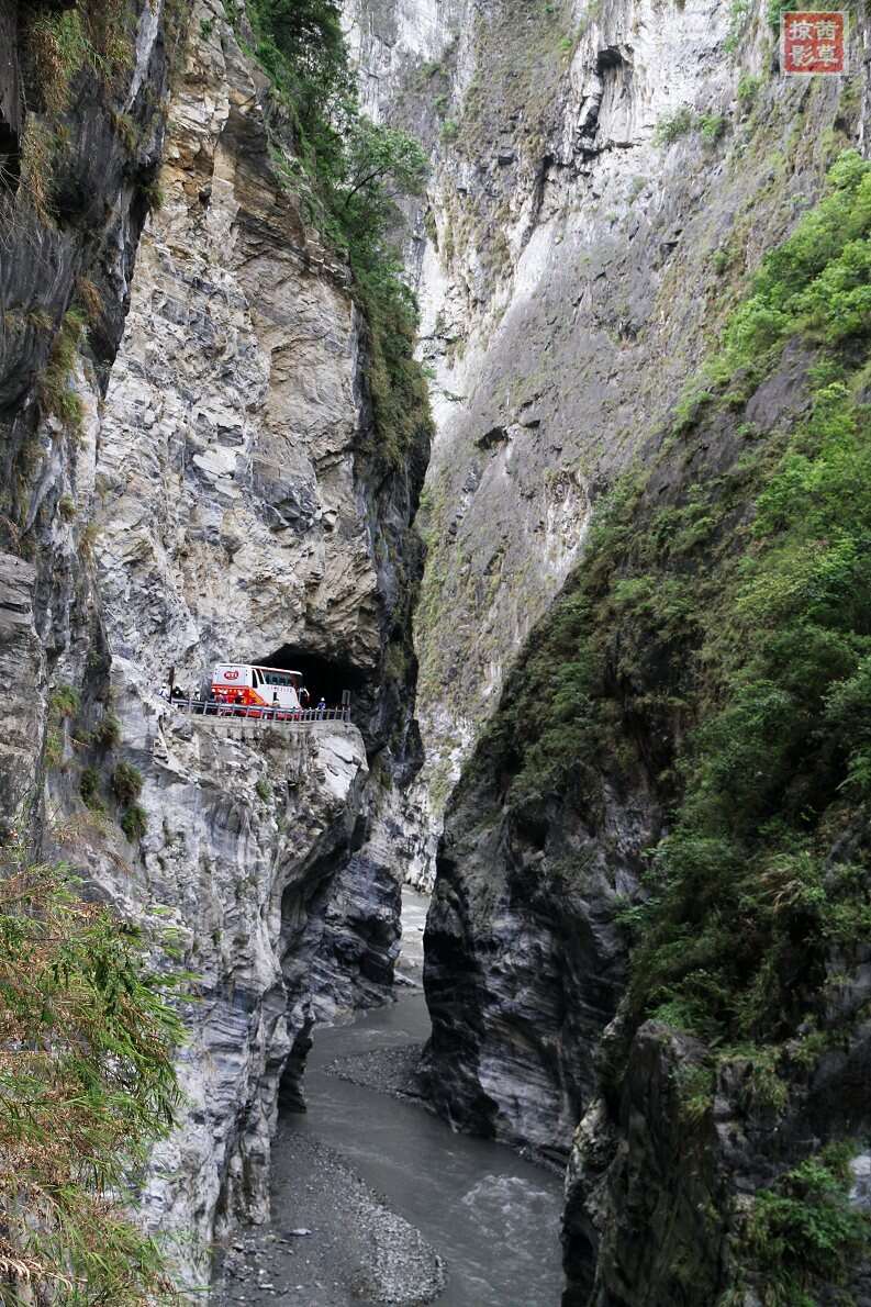 岳的下面又黑有肥又密岳之下的神秘魅力——探索肥沃与深邃的黑色土地-第2张图片