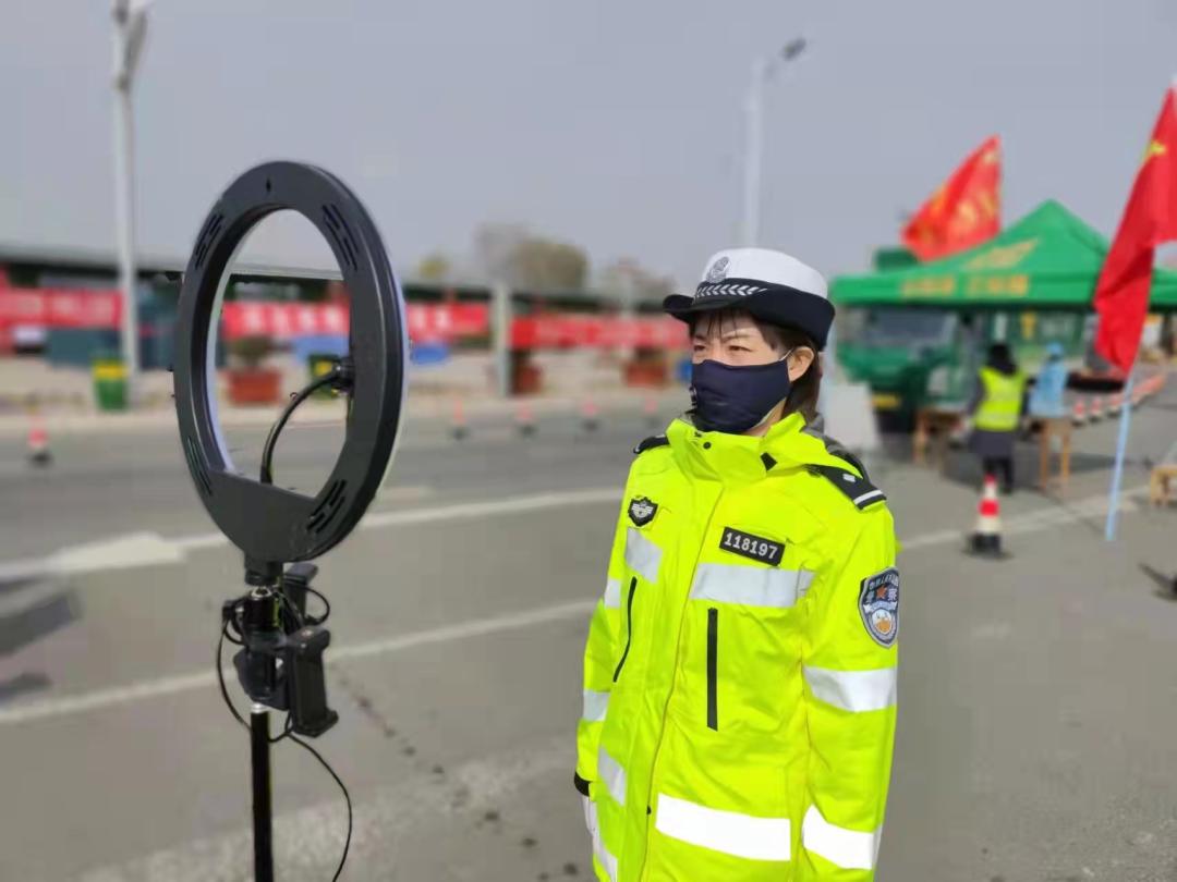 警察记者张津瑜七段视频大全揭秘张津瑜七段视频背后的警察记者故事-第1张图片