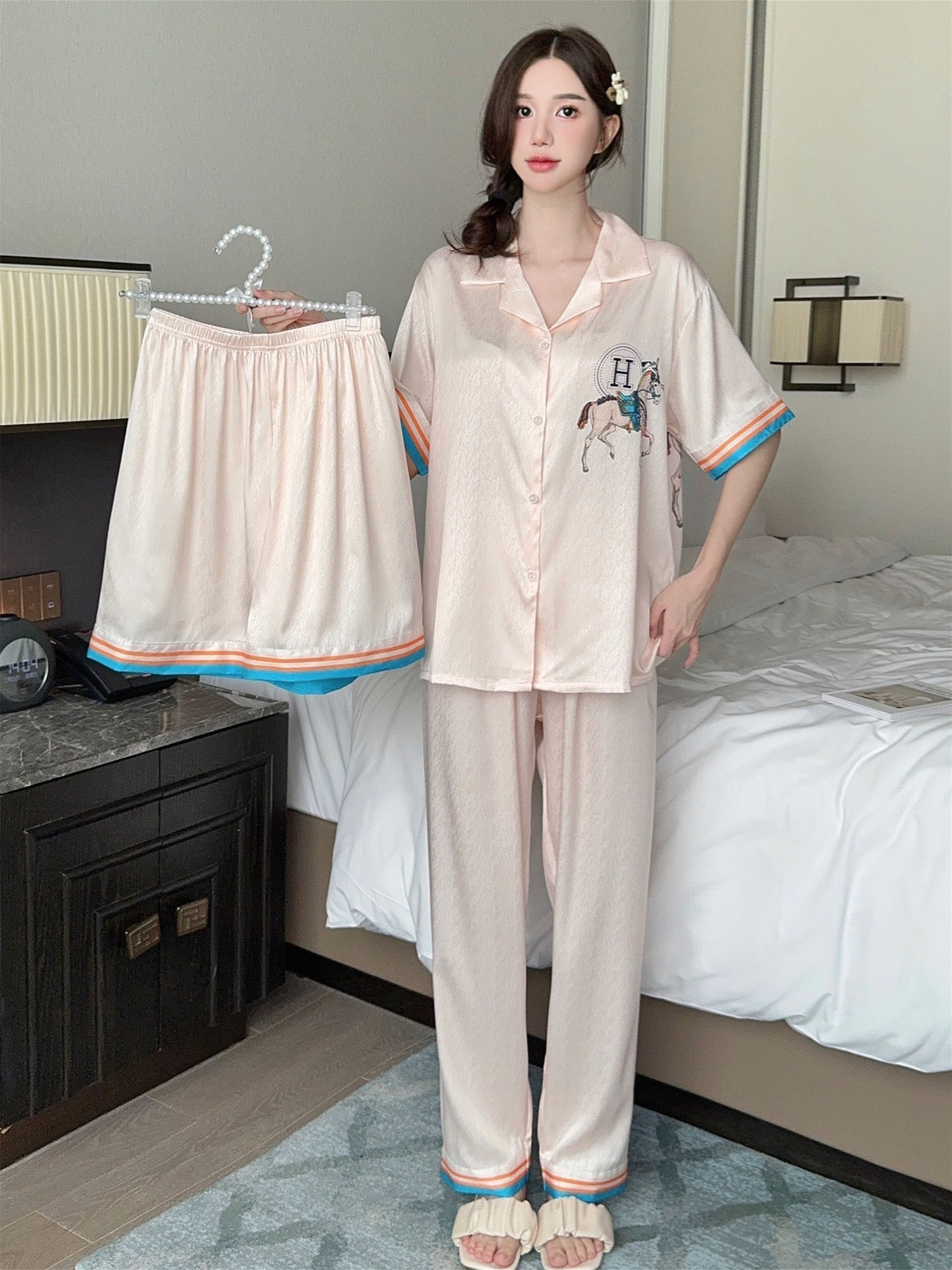 女式开襟睡衣舞蹈图片欣赏视频大全女式开襟睡衣与舞蹈的完美结合-第1张图片