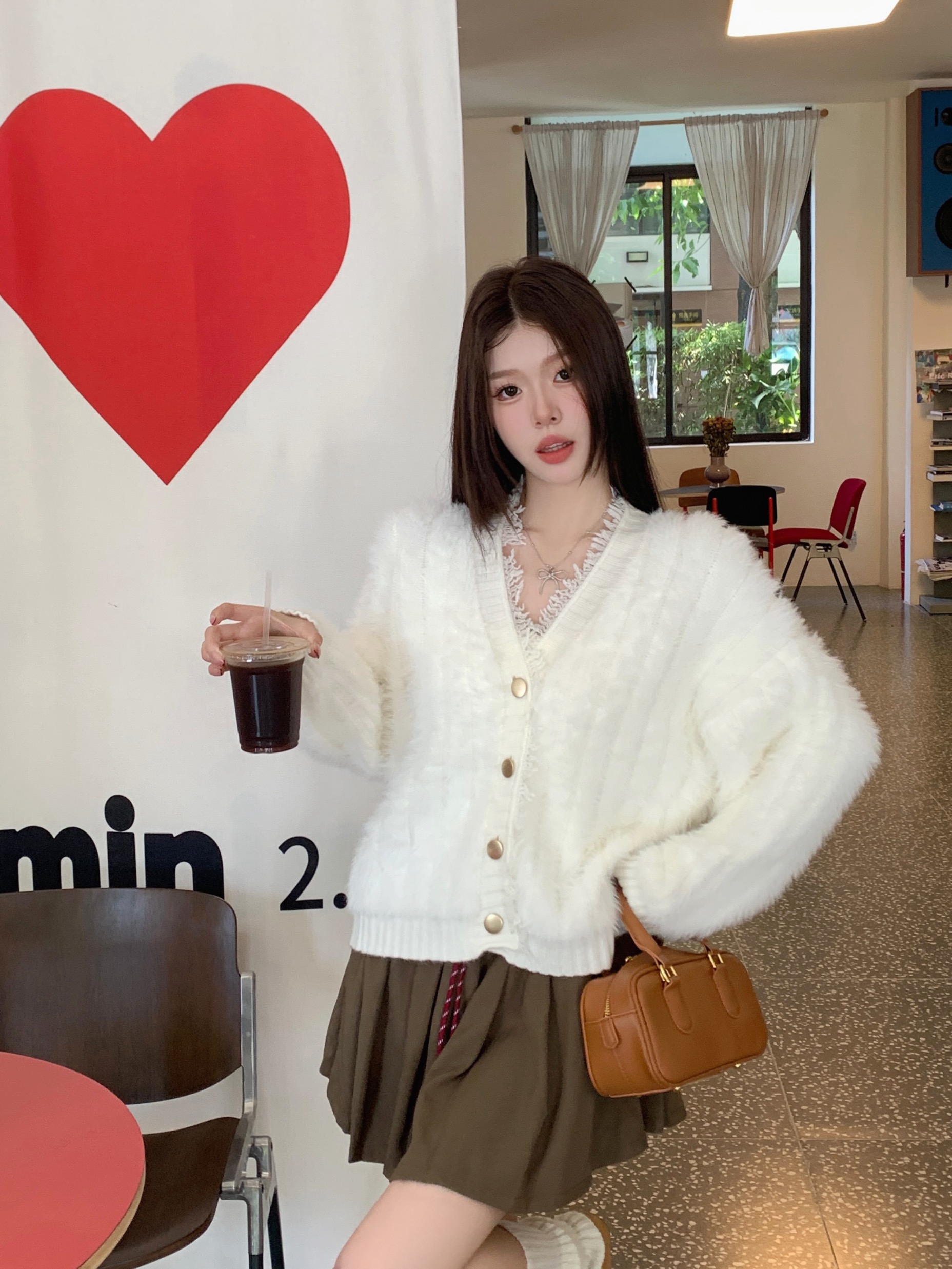 探索亚洲成熟女性之美，毛毛耸耸的独特魅力-第1张图片