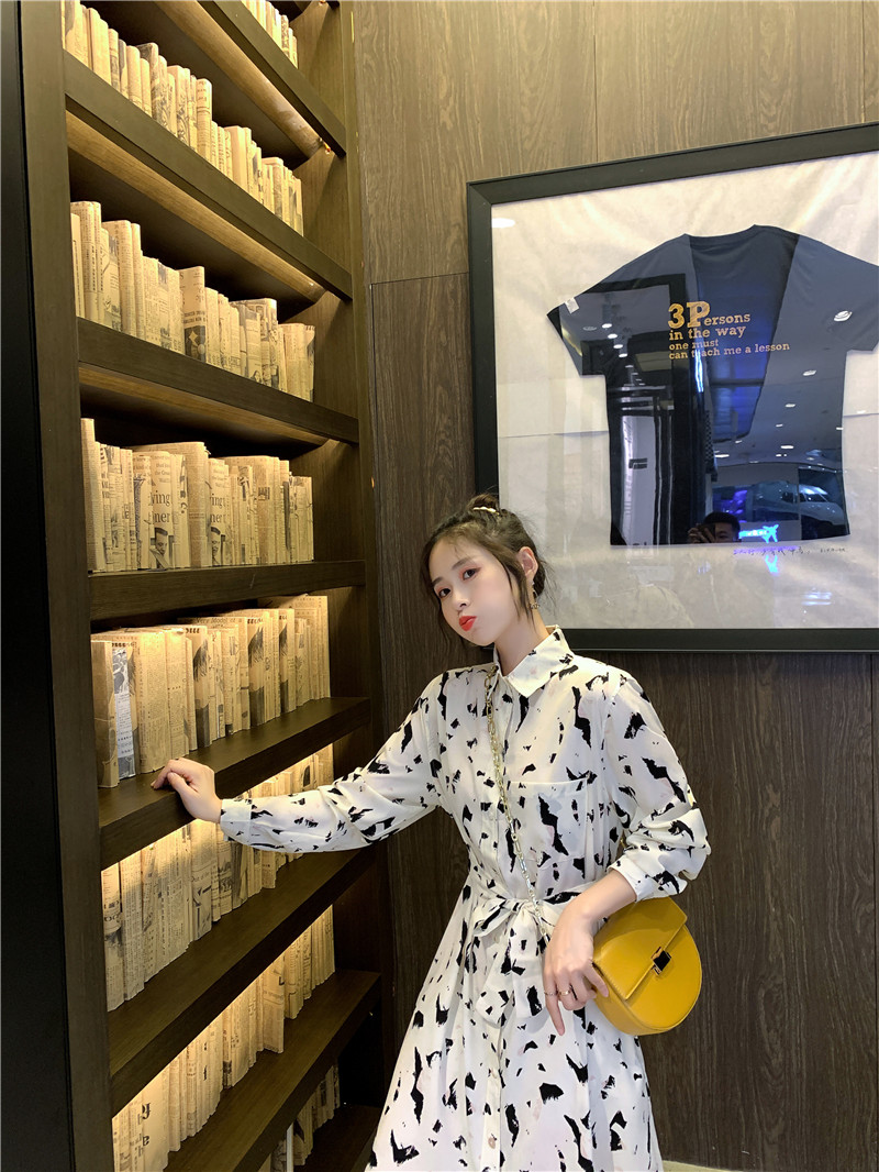 探索时尚界的独特魅力——一个B两个40分麻豆的时尚之旅-第1张图片