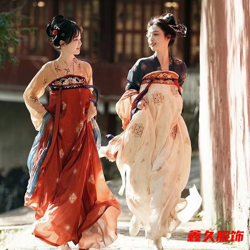 汉服齐胸襦裙,每次穿都怕掉了,原来是自己穿错了汉服之美，齐胸襦裙的魅力与文化内涵
