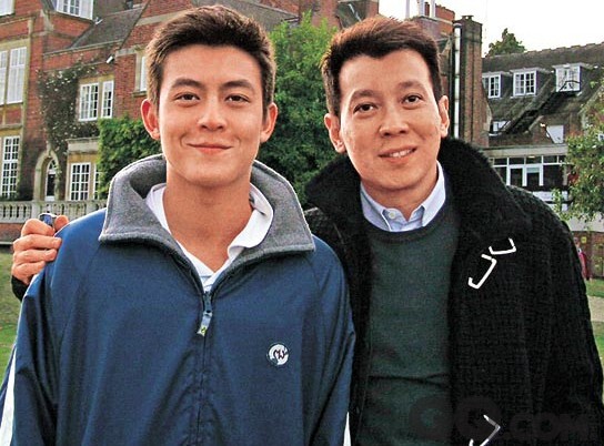 两男一指两男一指的神秘世界-第2张图片