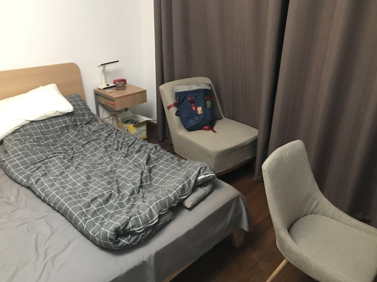 双人床上做的运动打扑克的视频,天美传双人床上的健康娱乐，扑克牌游戏的趣味视频-第3张图片