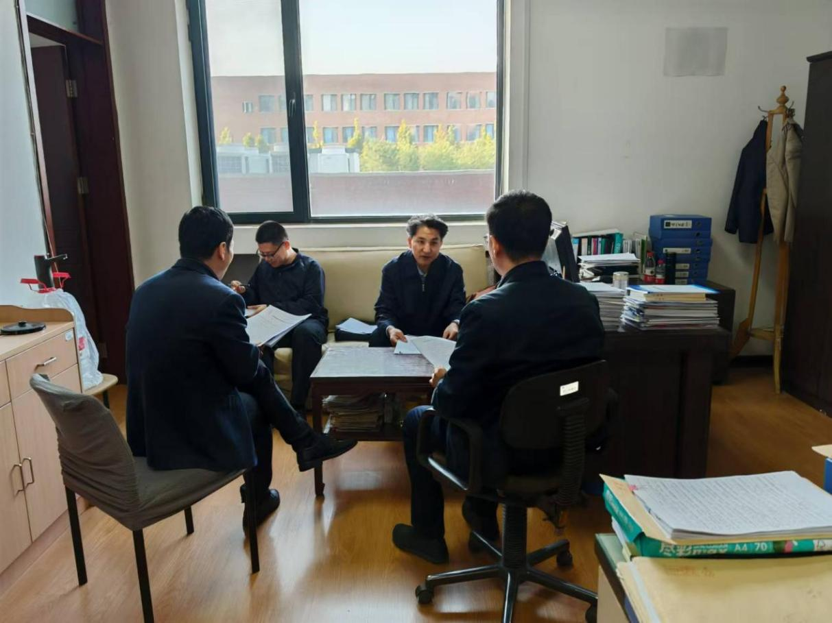 校长办公室全集谁有狂肉校花在校长办公室的秘密