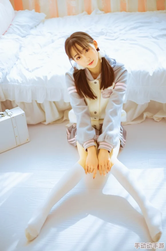 白丝校花被狂揉大胸羞羞动漫白丝校花在羞羞动漫中的狂揉大胸之旅-第3张图片
