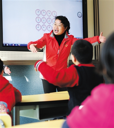 探索教育之美，老师丰满大乳奶的独特魅力-第3张图片