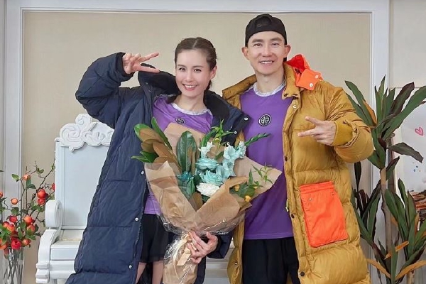 亚洲一卡2卡3卡4卡18岁探索亚洲一卡二卡三卡四卡文化与18岁青年的成长之路-第1张图片