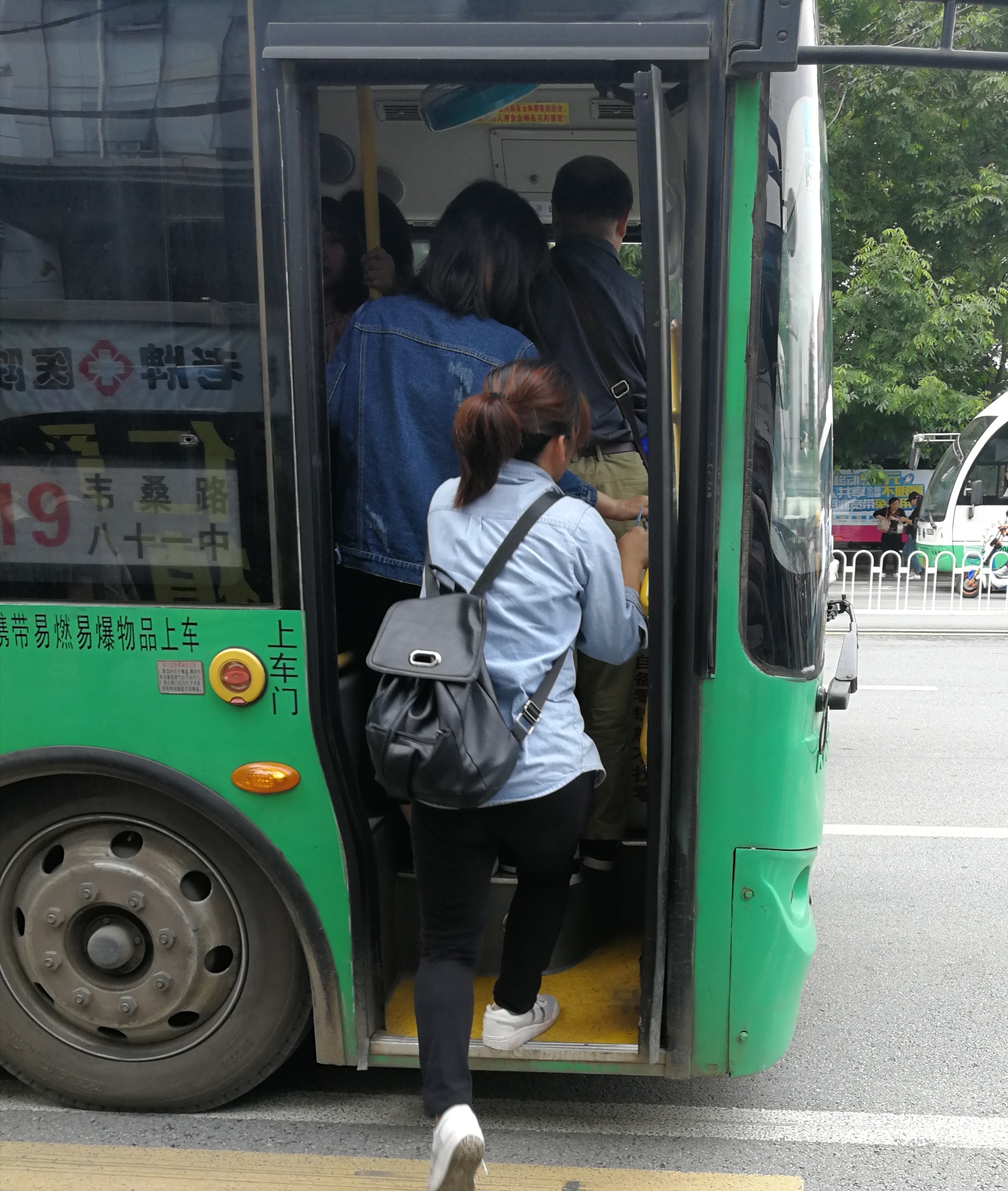 面对教练车内的意外碰撞，如何应对与处理-第2张图片