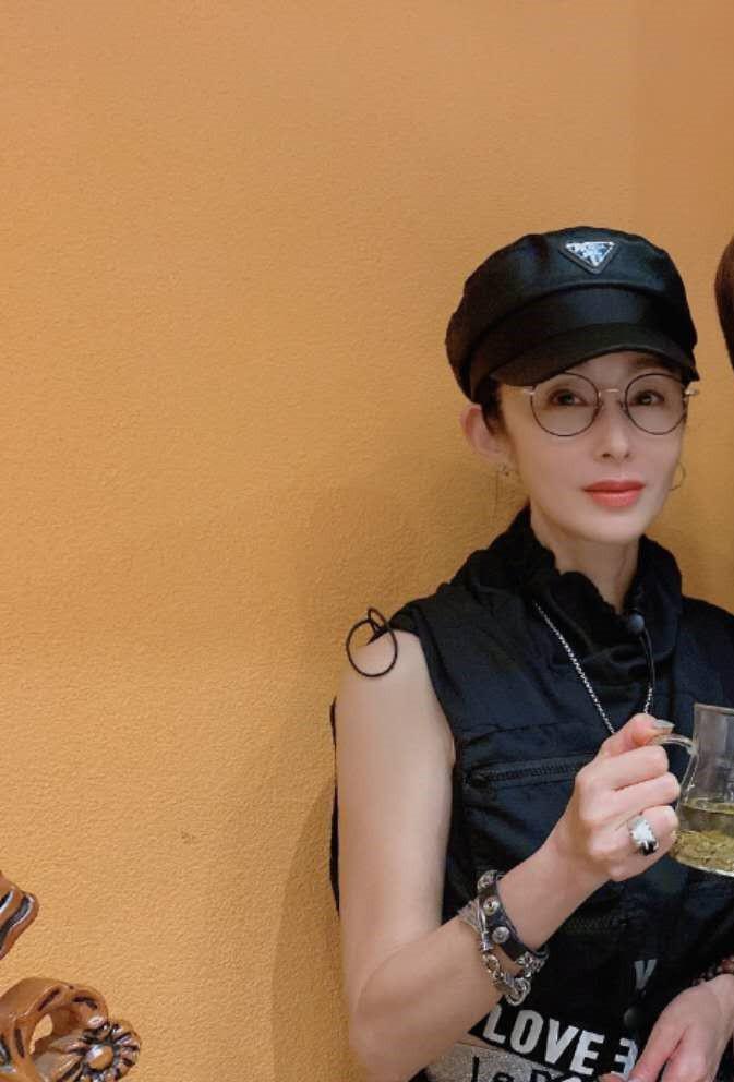 女教师白洁与张敏的独特交换体验