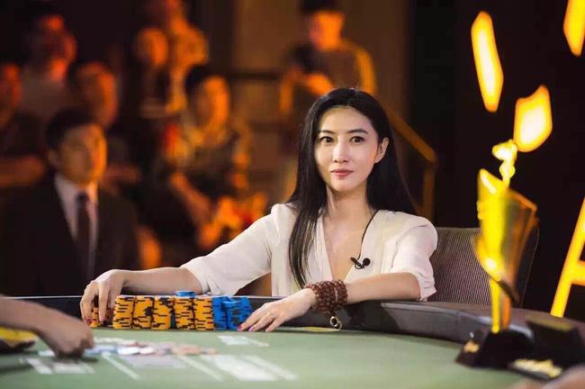 打扑克视频背后的真实体验，疼痛与声音的交织
