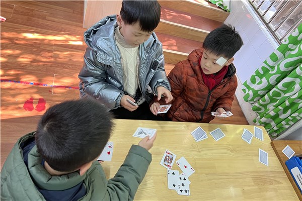 打扑克牌的剧烈运动不打马赛克可以吗扑克牌局中的智慧与活力-第1张图片
