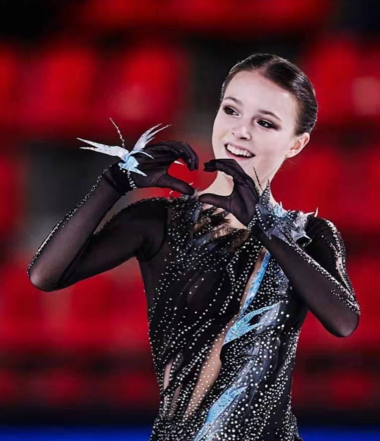 俄罗斯美女学院演员剧情介绍俄罗斯美女学院与演员的璀璨之路