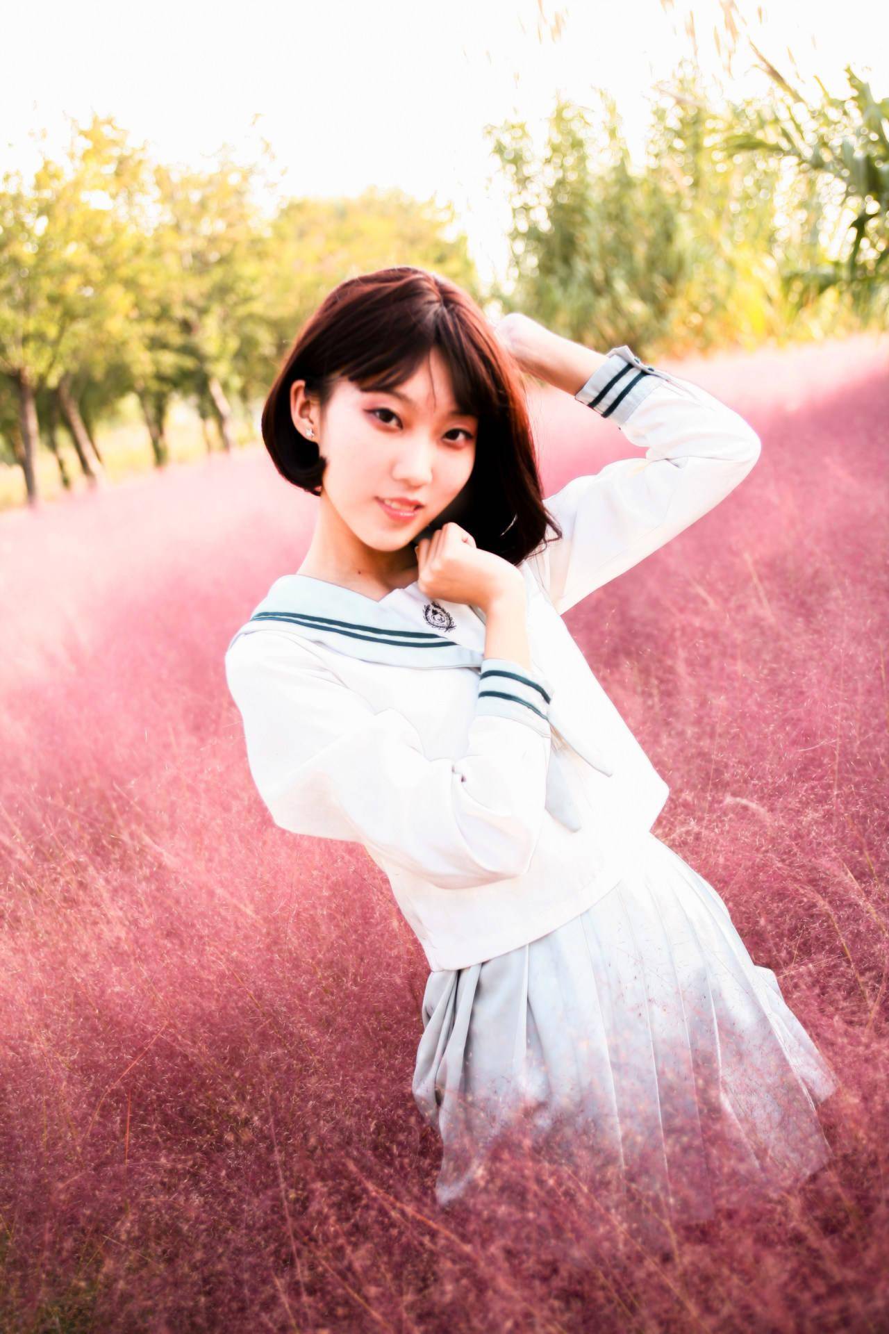 探索COS文化中的粉色JK制服之美，白内之下的独特魅力