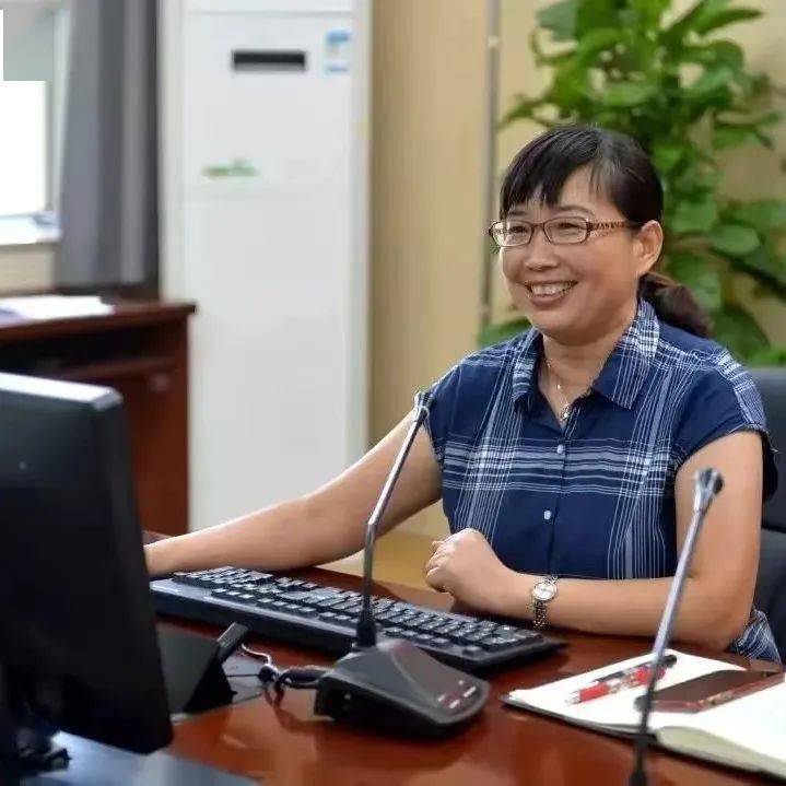 探索教育之美，老师丰满大乳奶的魅力-第3张图片