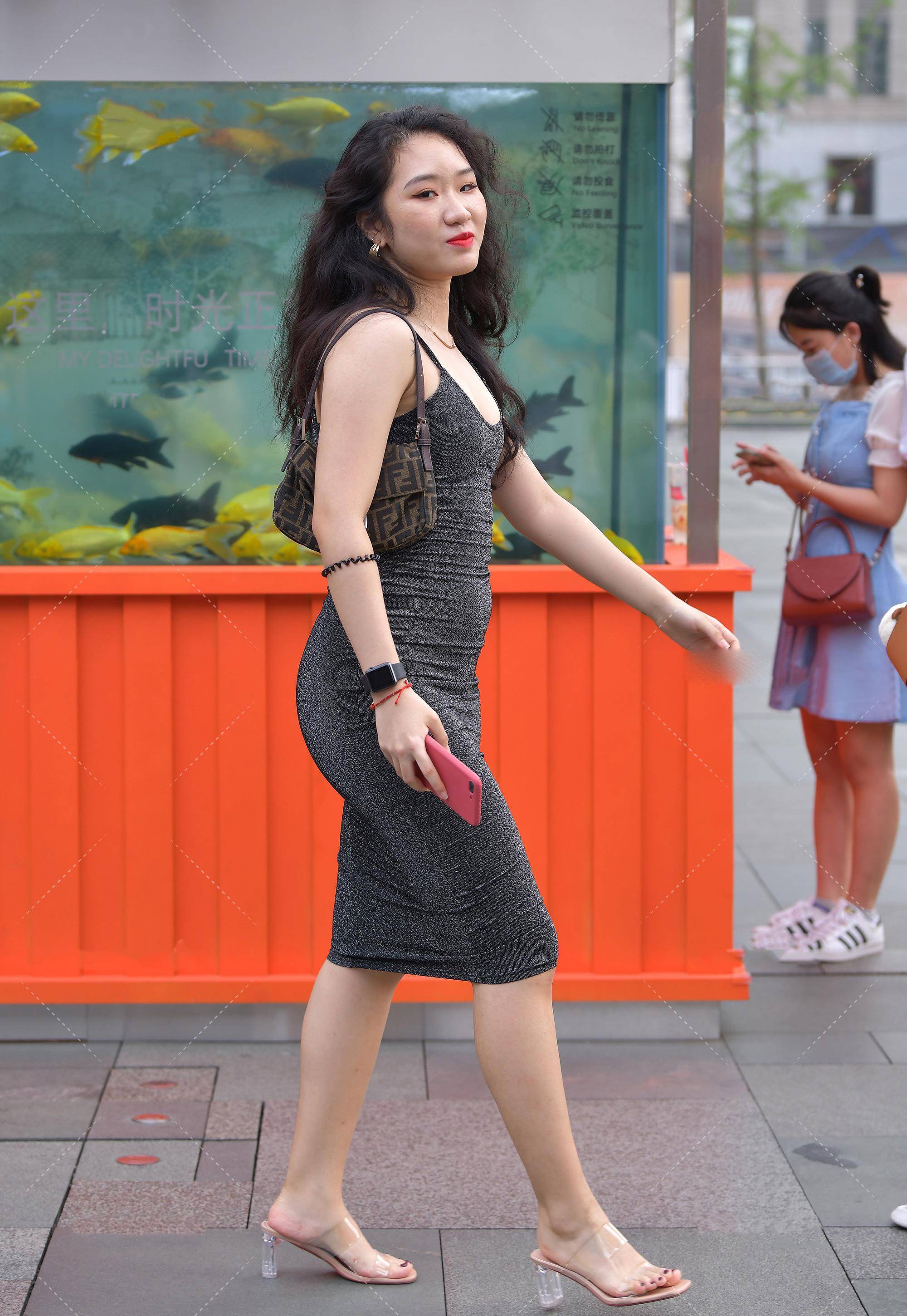 人妻熟女狠狠涩蜜桃熟女魅力之下的涩蜜桃-第1张图片