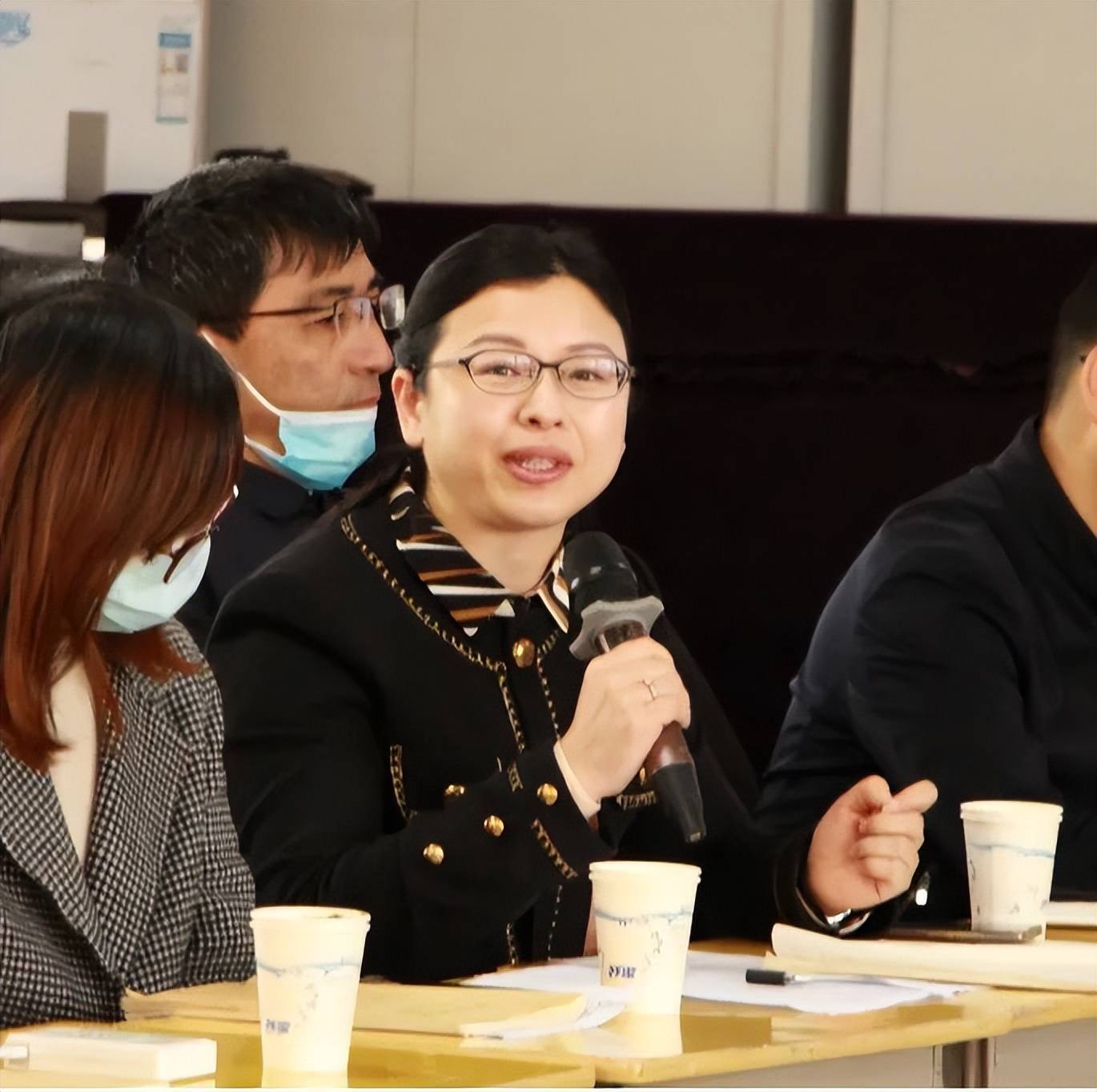 白洁与高校长的故事