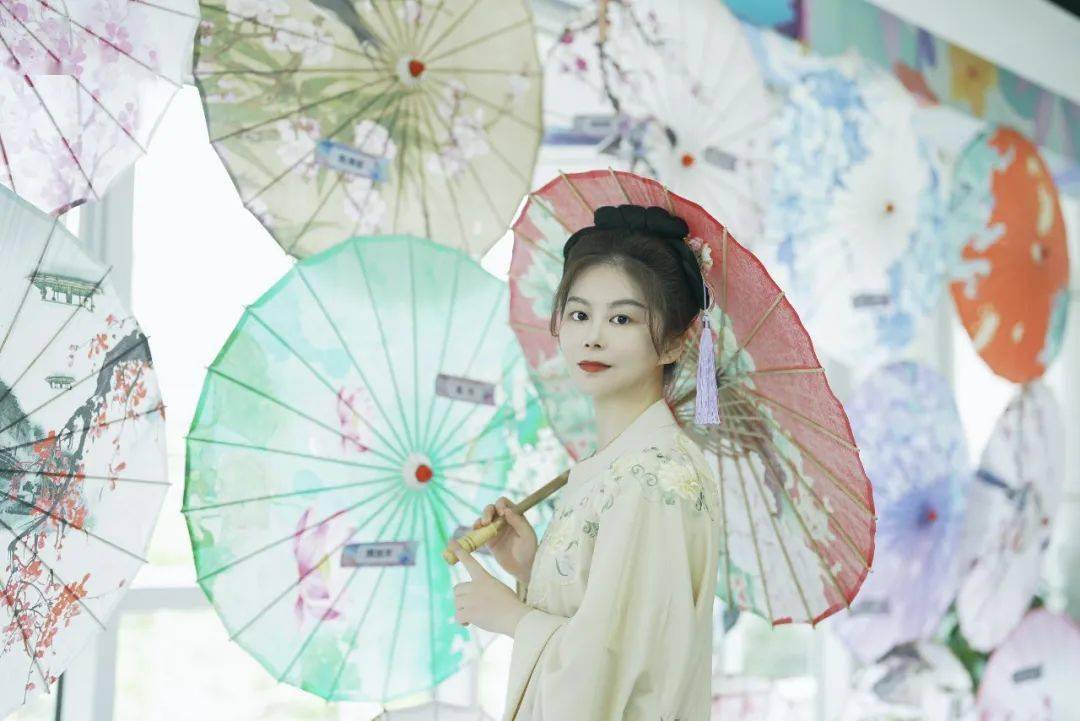 汉服齐胸襦裙啪啪汉服之美，齐胸襦裙的魅力与文化内涵-第2张图片